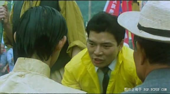 他饰《少林足球》魔鬼队九号，少林武僧出身，任深圳公安武术教头