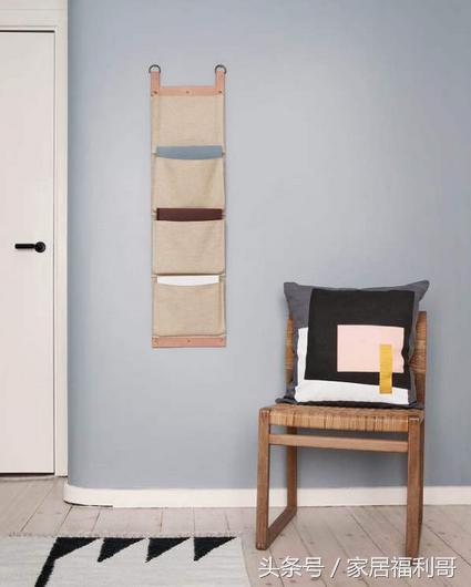 踢脚线与地板间的缝隙要留这么大，还好我用钱检验，机智如我