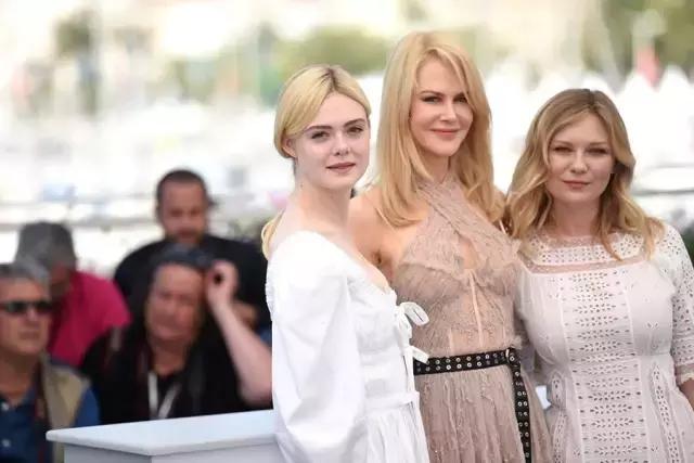 19岁爆红好莱坞女星,好莱坞巨星戛纳电影节红毯