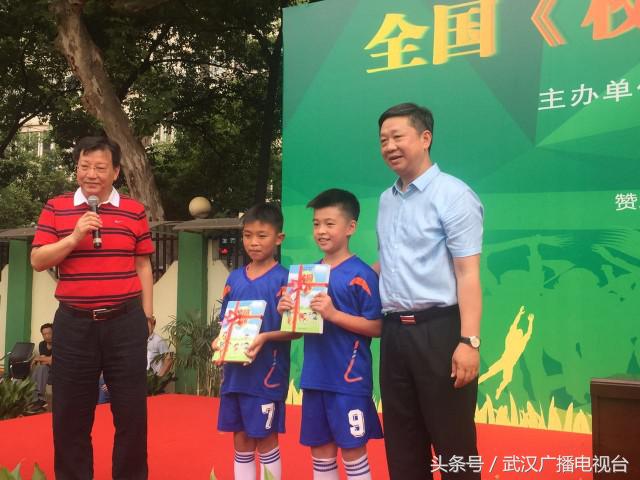 全国校园排球通用教材,中国校园足球教学教材