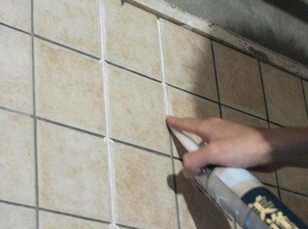 地面瓷砖破损严重怎么翻新最省钱,瓷砖缝隙变黄怎么清洁