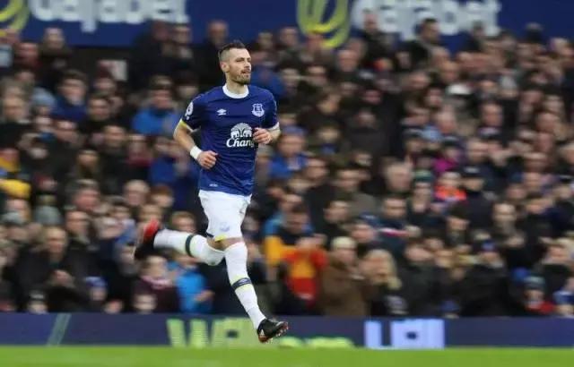 他们都穿什么篮球鞋,他们穿什么衣服翻译