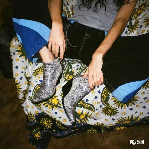 下雨穿什么雨鞋最方便,秋冬下雨天穿搭