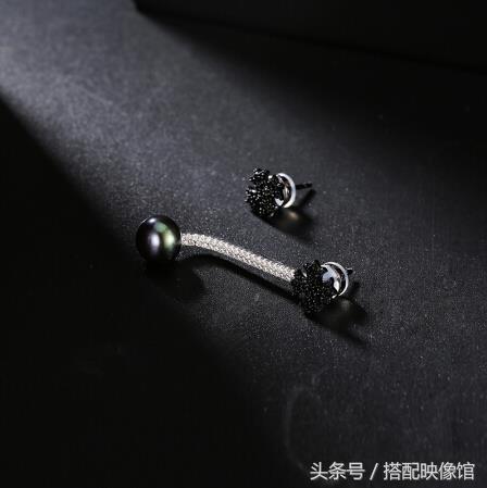 跟周冬雨学珠宝配饰搭配,周冬雨同款小众配饰