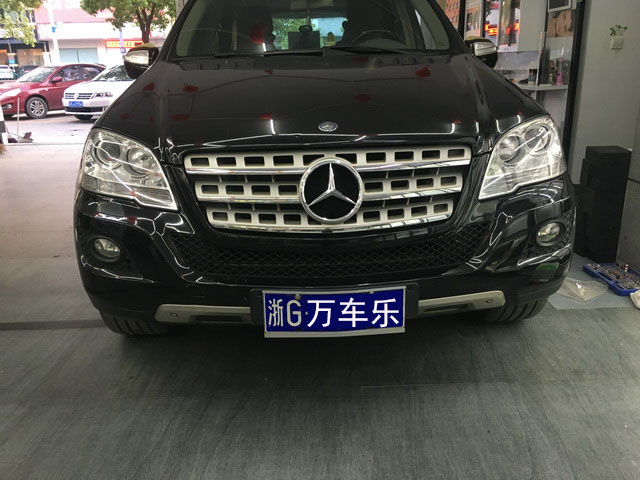奔驰ml350大灯升级海拉5双光透镜,奔驰ml400大灯改装多少钱