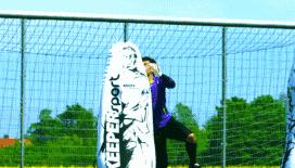 这就是优秀门将的基本功,提升守门员扑球能力教学