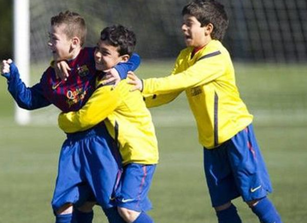 国外足球顶级青训拉玛西亚,巴萨拉玛西亚青训揭秘