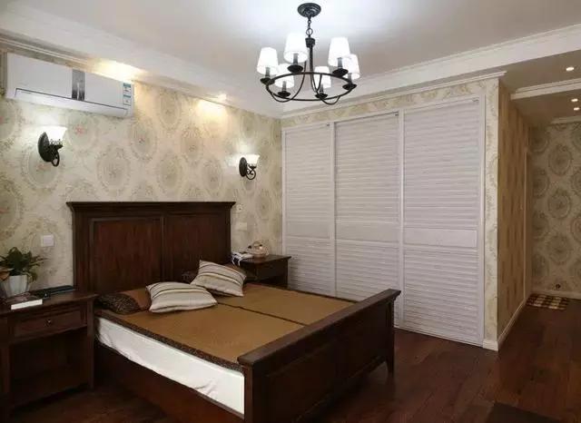 昆明未名城婚房装修，卫生间装了隐形门，朋友来做客到处找厕所！