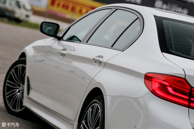 宝马530li尊享m运动版测试,宝马530lixdrive豪华版试驾