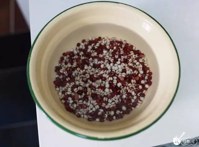 龟苓膏甜品教程,自己做的龟苓膏芋圆甜品很成功