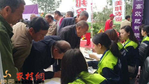 蒲城县有电动施肥器,陕西智能配肥机一台多少钱