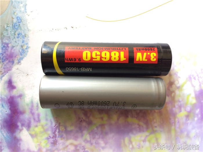 能给手机充电也能当支架,能给手机充电能连wifi的充电宝