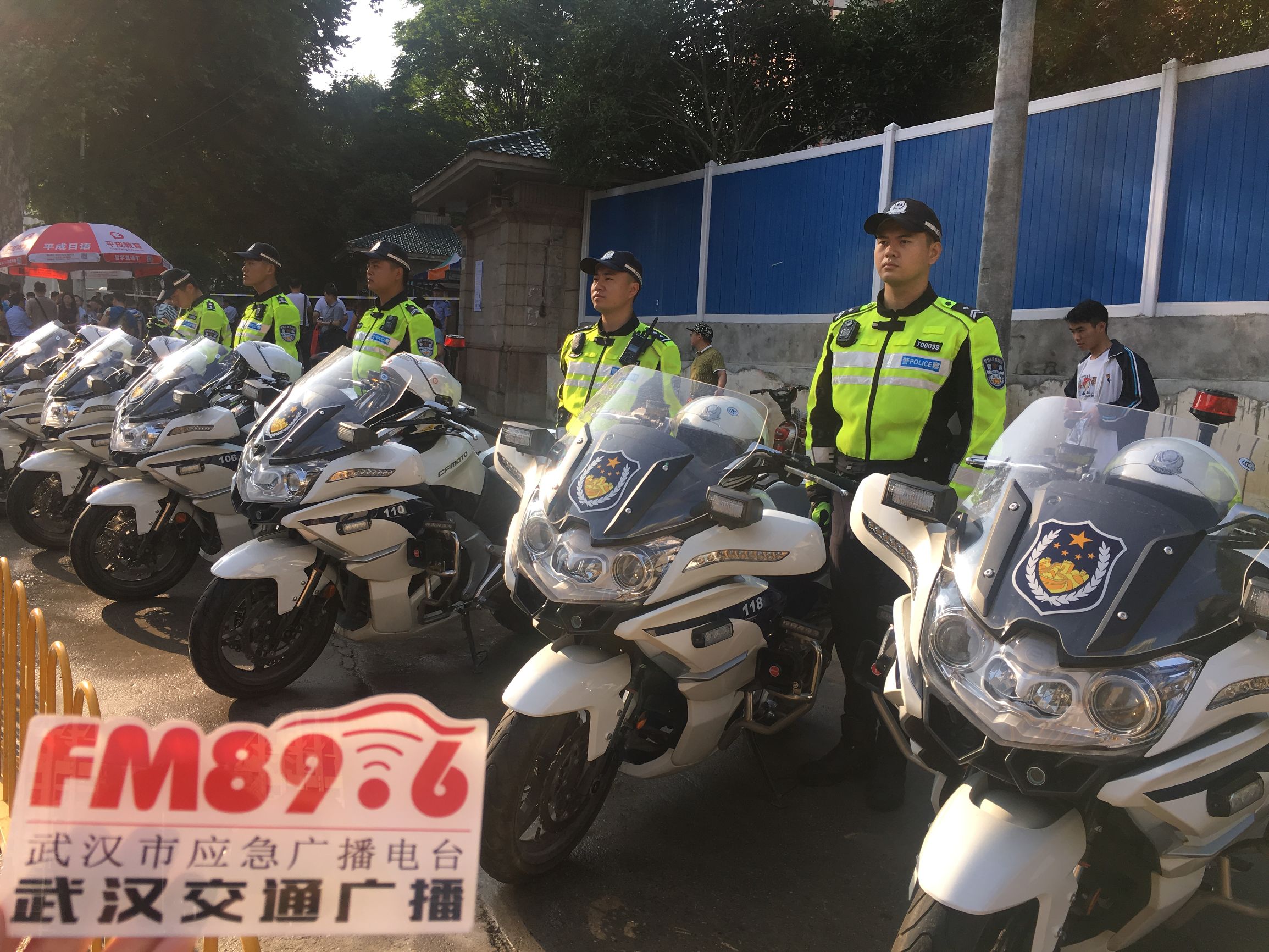 十三年爱心助考896用爱点亮江城