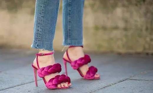 仙女们难道不应该买出国门，买向世界吗？