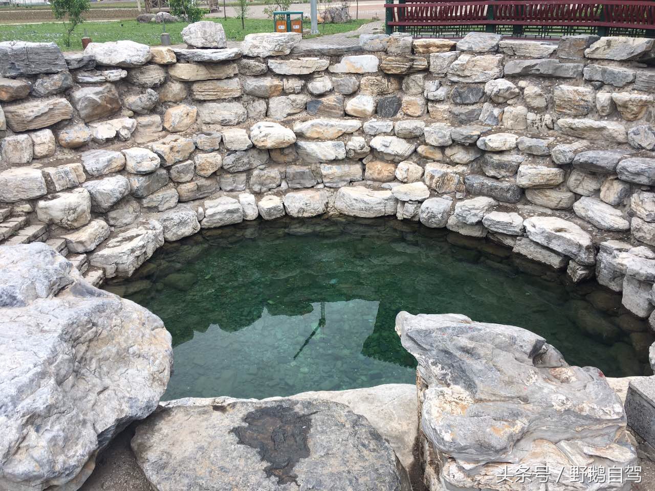 野鹅自驾：一个小泉眼，却养活了整个村子，冒出的气泡酷似珍珠！