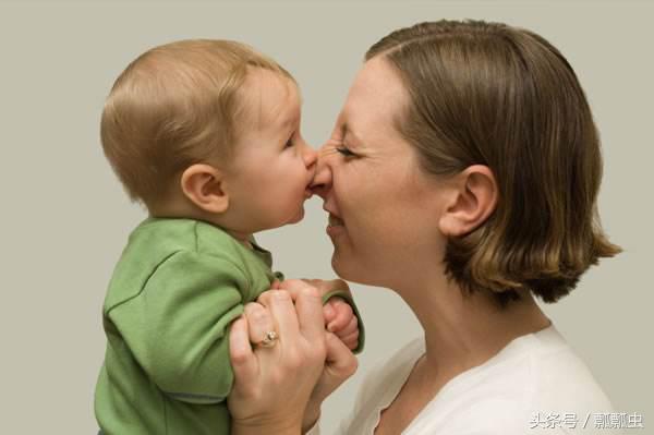 九个月宝宝爱咬人是怎么回事,九个月宝宝吃奶咬人怎么办