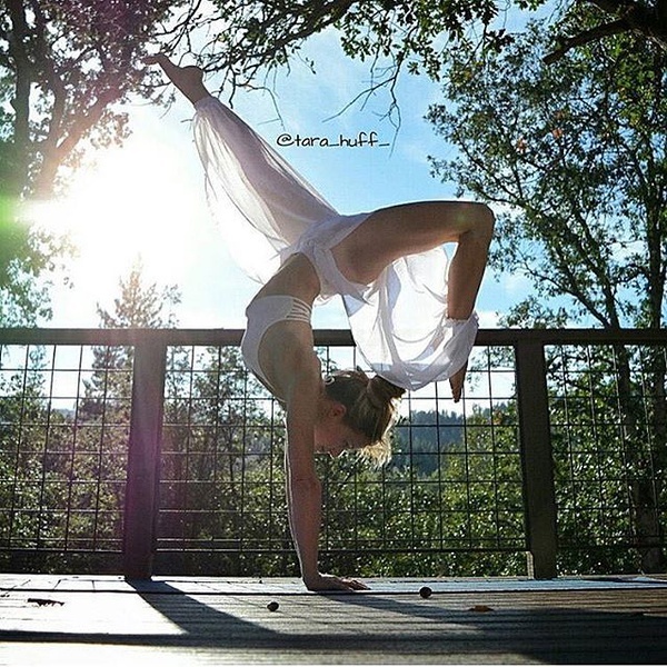 适合日常穿的瑜伽服款式,什么瑜伽服穿上舒服又好看