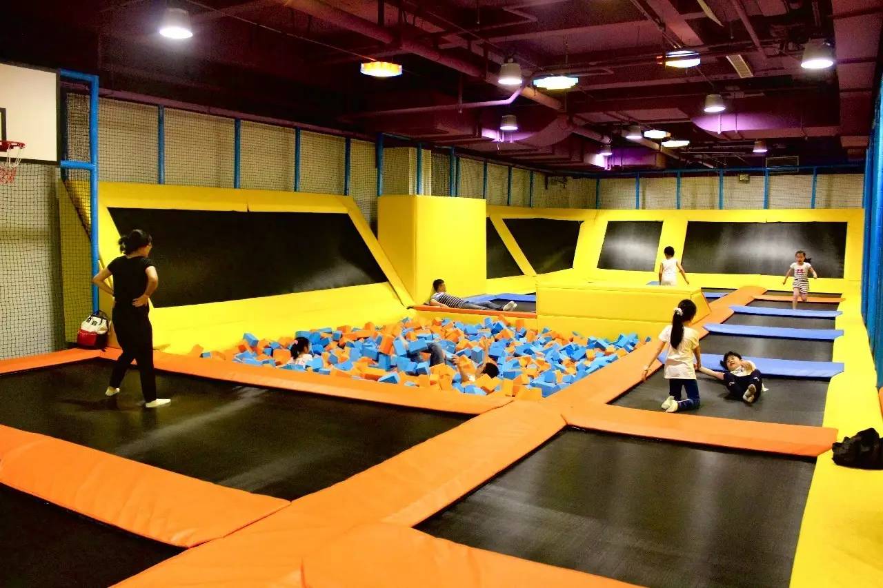 一家新开的大型游乐场,开一家一千平儿童室内游乐场