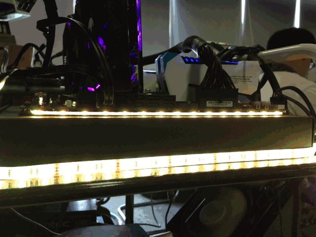 rogr5e工作站主板,灯光音响都很棒