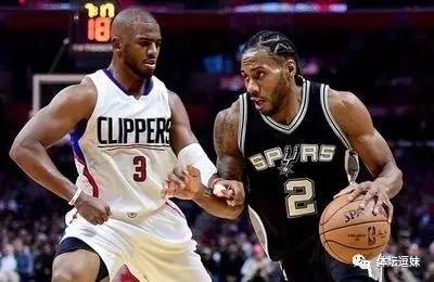 曼联拄拐领奖,撒花庆祝视频完整版