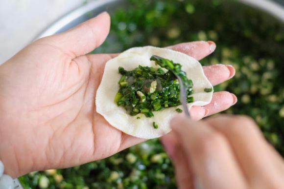 包饺子的好看又简单的方法教程,怎样包饺子又快又好看的详细教程