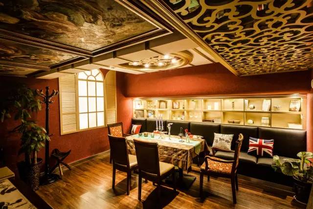 这家书店开在了郑州最“贵”的地方,却不卖书