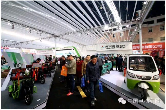 广角镜头——猛戳链接就能换个姿势看徐州展会！