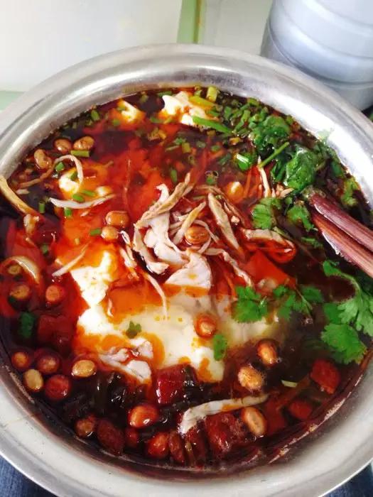 贵阳吃货推荐的美食观山湖小吃街,贵阳威清路美食推荐