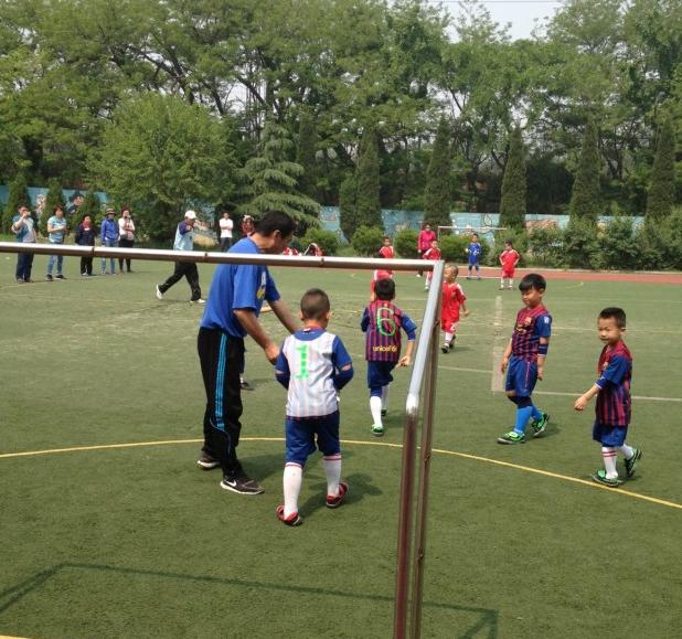 征文足球伴我成长,关于校园足球与中国梦的征文题目