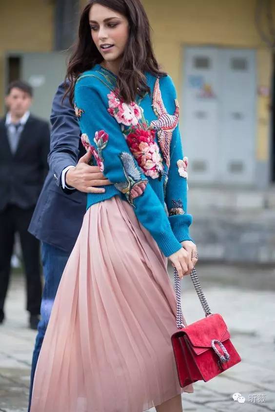 从动物世界到迷幻花园，“绣”出街头最高回头率，这样的单品你必须有一件