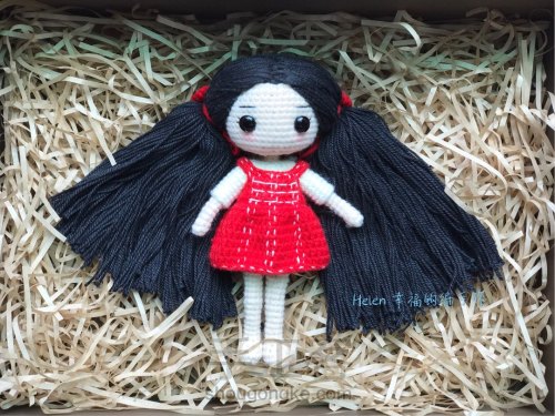 Helen老师简单几步教你做出一个萌萌的钩编娃娃