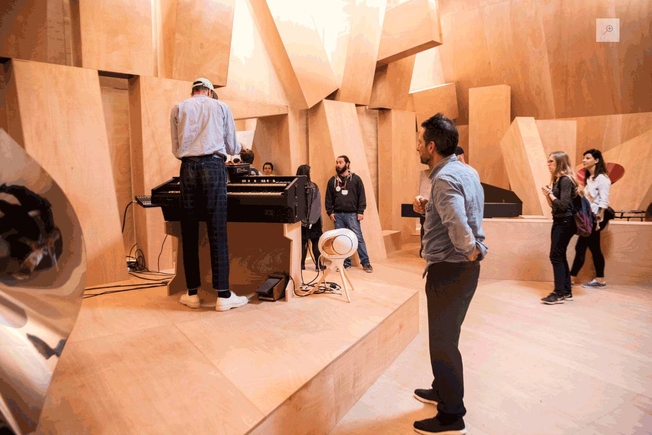 把录音棚搬到威尼斯双年展,办了一场全世界都能听到的音乐会