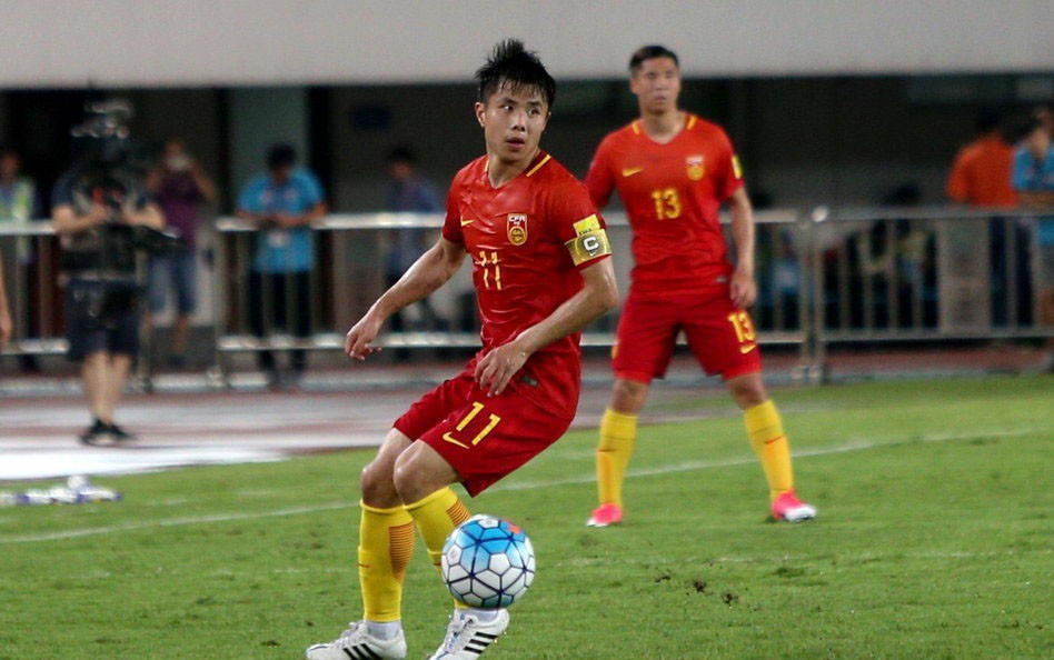 18强赛国足分组前瞻董路,董路足球小将战巴萨0比9