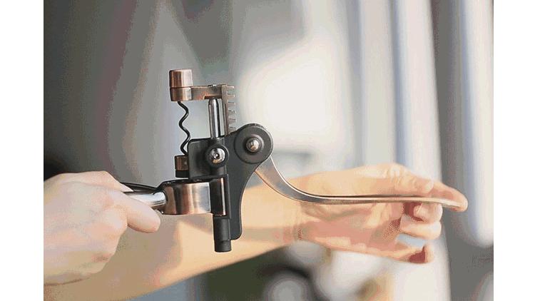 不会用开瓶器，就像开好房却对TA无从下手啊！