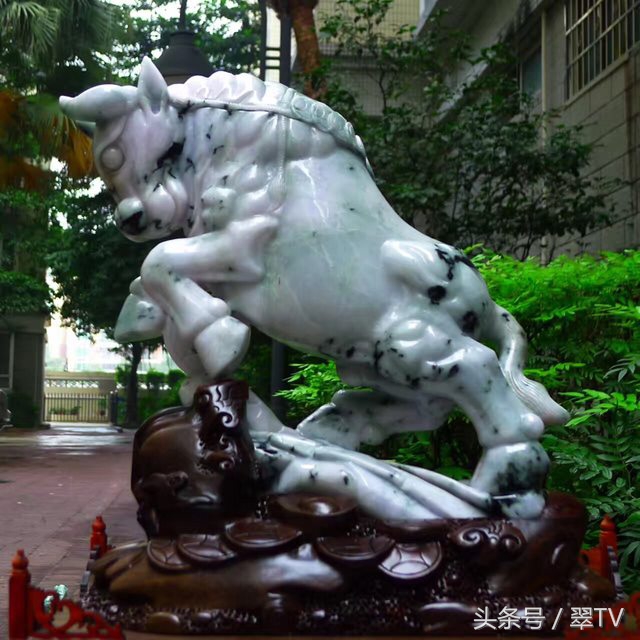 假如用珠宝翡翠来打游戏，卡牌：人头可以送，技能不能放