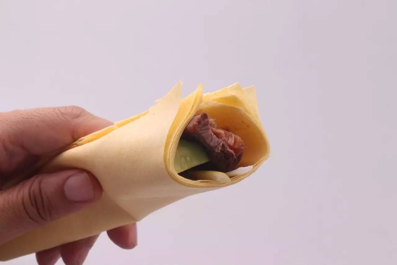 一盒让你忘掉手抓饼的山东煎饼，每一口都能吃出康师傅鸡蛋卷的味