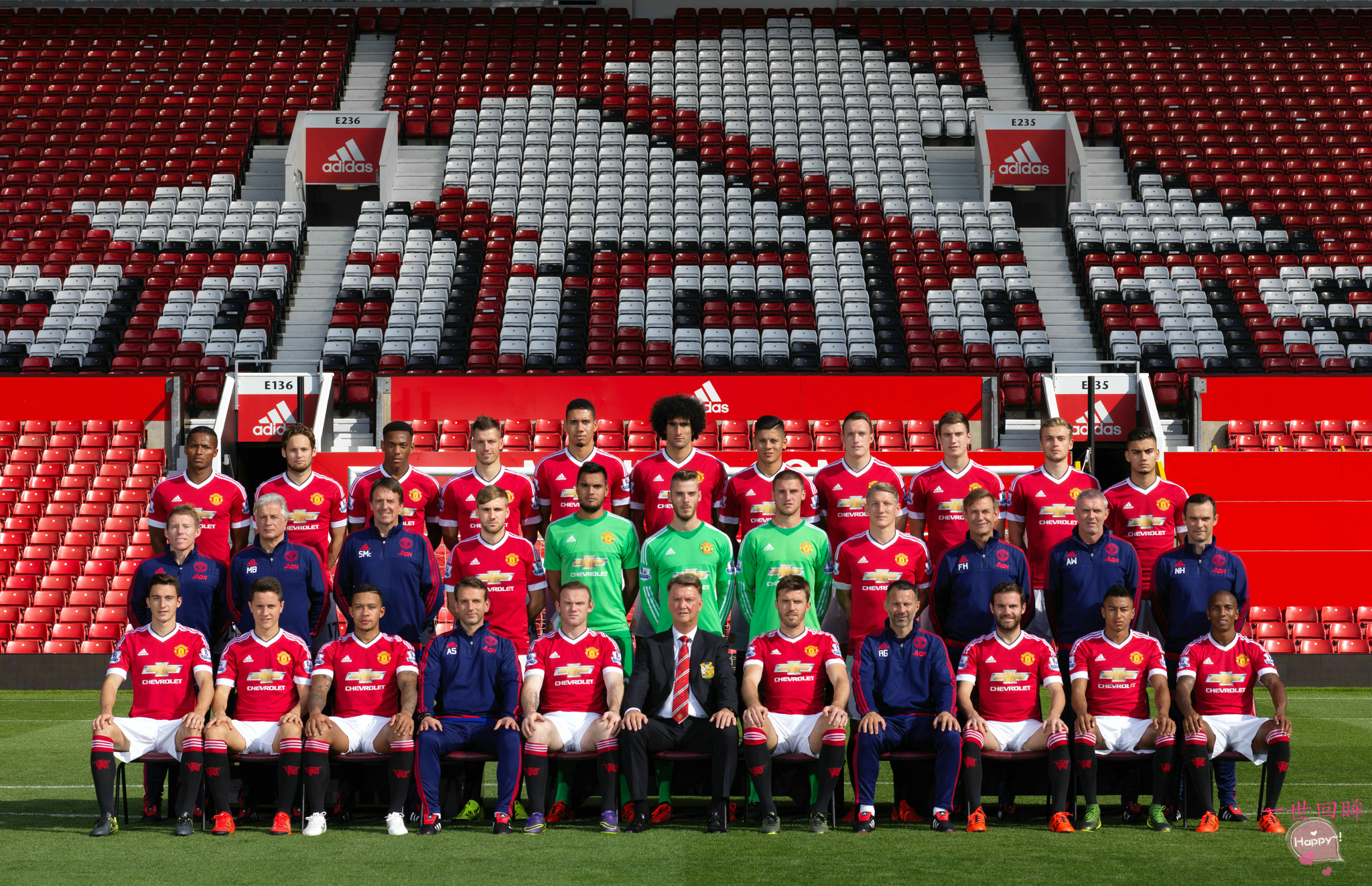 曼联哈格里夫斯全家福,曼联99年三冠王全家福