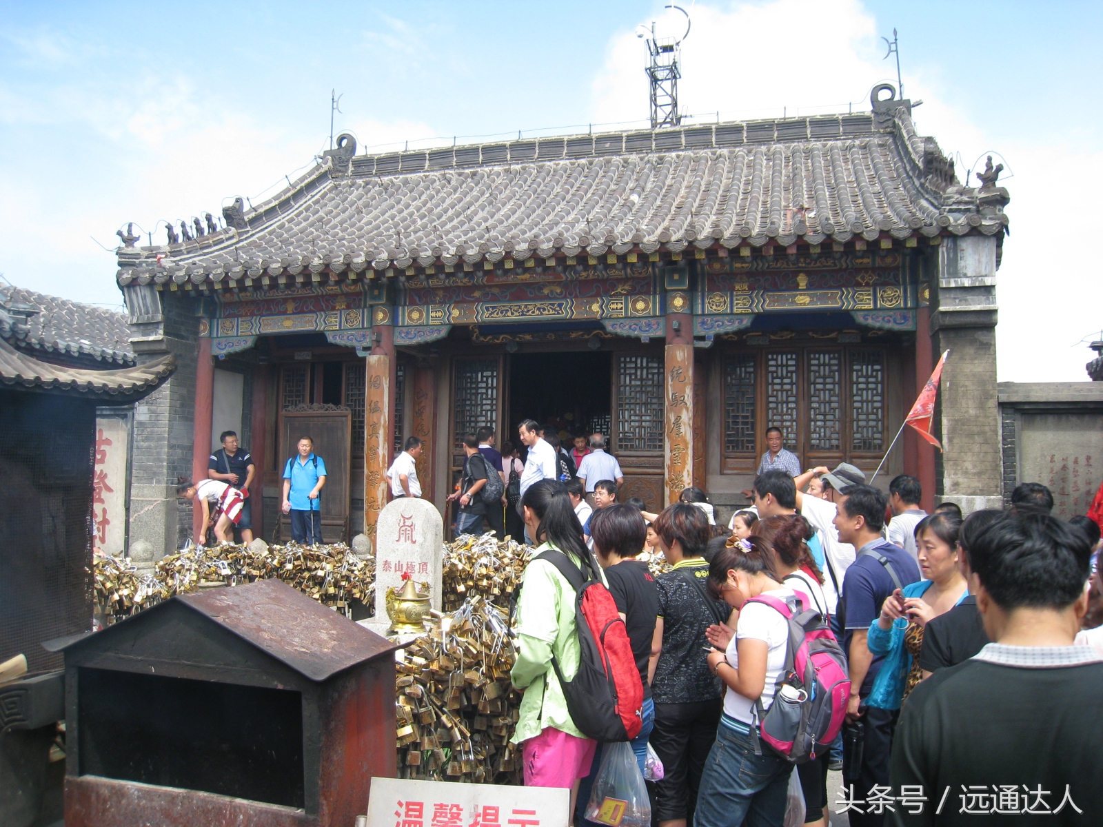 身为泰安人第一次爬泰山,陪爷爷爬泰山感慨朋友圈