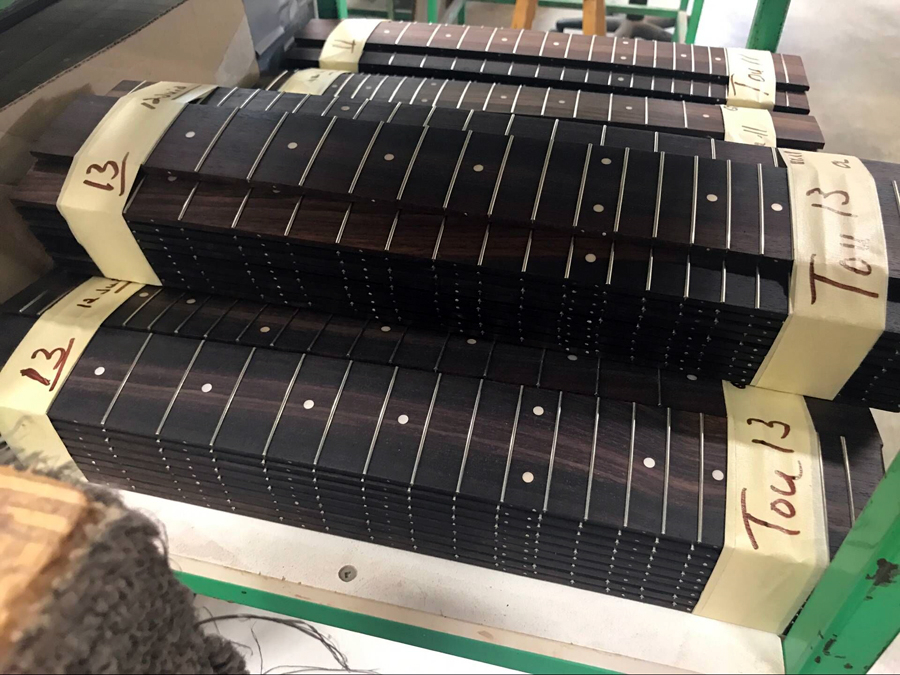 极速快报:弘力乐器2017加拿大Godin吉他工厂参观第一天