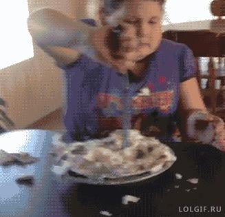 大爷的遮阳工具堪称完美,整体搭配又如此清新脱俗