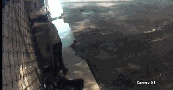 老阿姨地铁内屁股卡座位凸起处坐，被提醒莫一人占两座怒怼：我坐得舒服，要你说！