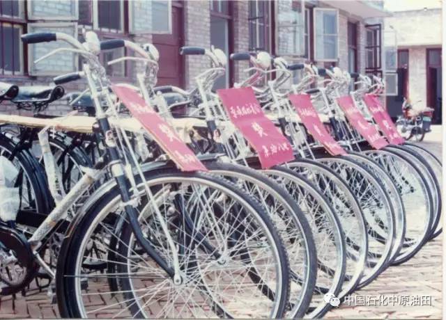 油田老照片,曾经有上万人居住的地方