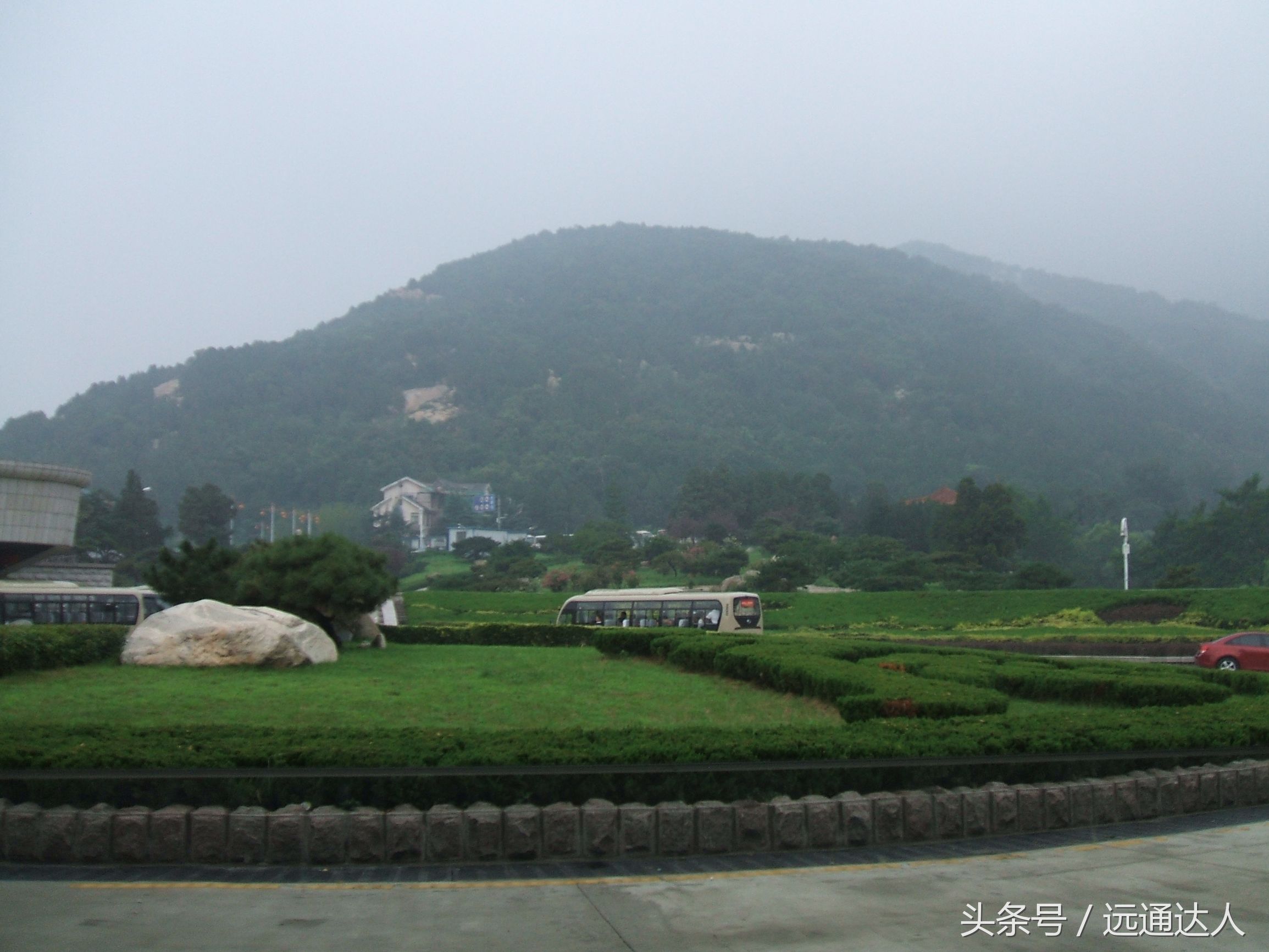 身为泰安人第一次爬泰山,陪爷爷爬泰山感慨朋友圈