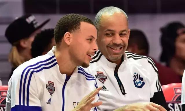 库里五冠两fmvp历史地位,库里第三次错失fmvp后落寞