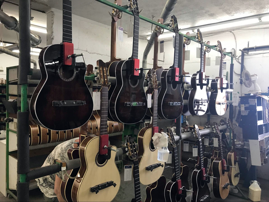 极速快报:弘力乐器2017加拿大Godin吉他工厂参观第一天