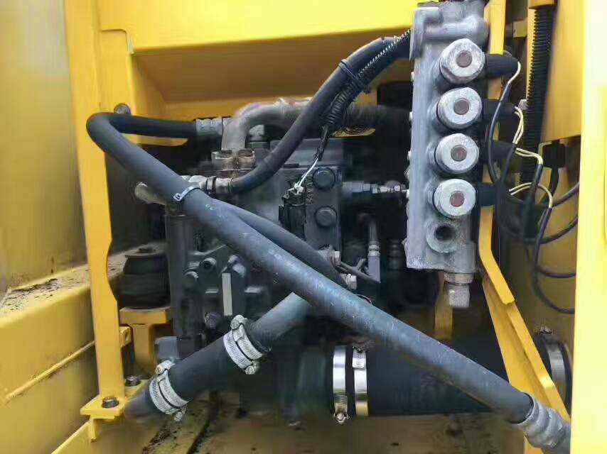 二手挖掘机分析,二手小松110挖掘机