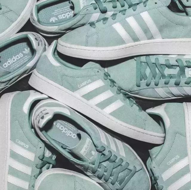 帆布面、皮革面、网状面估计你都有了,今天和你聊聊麂皮鞋