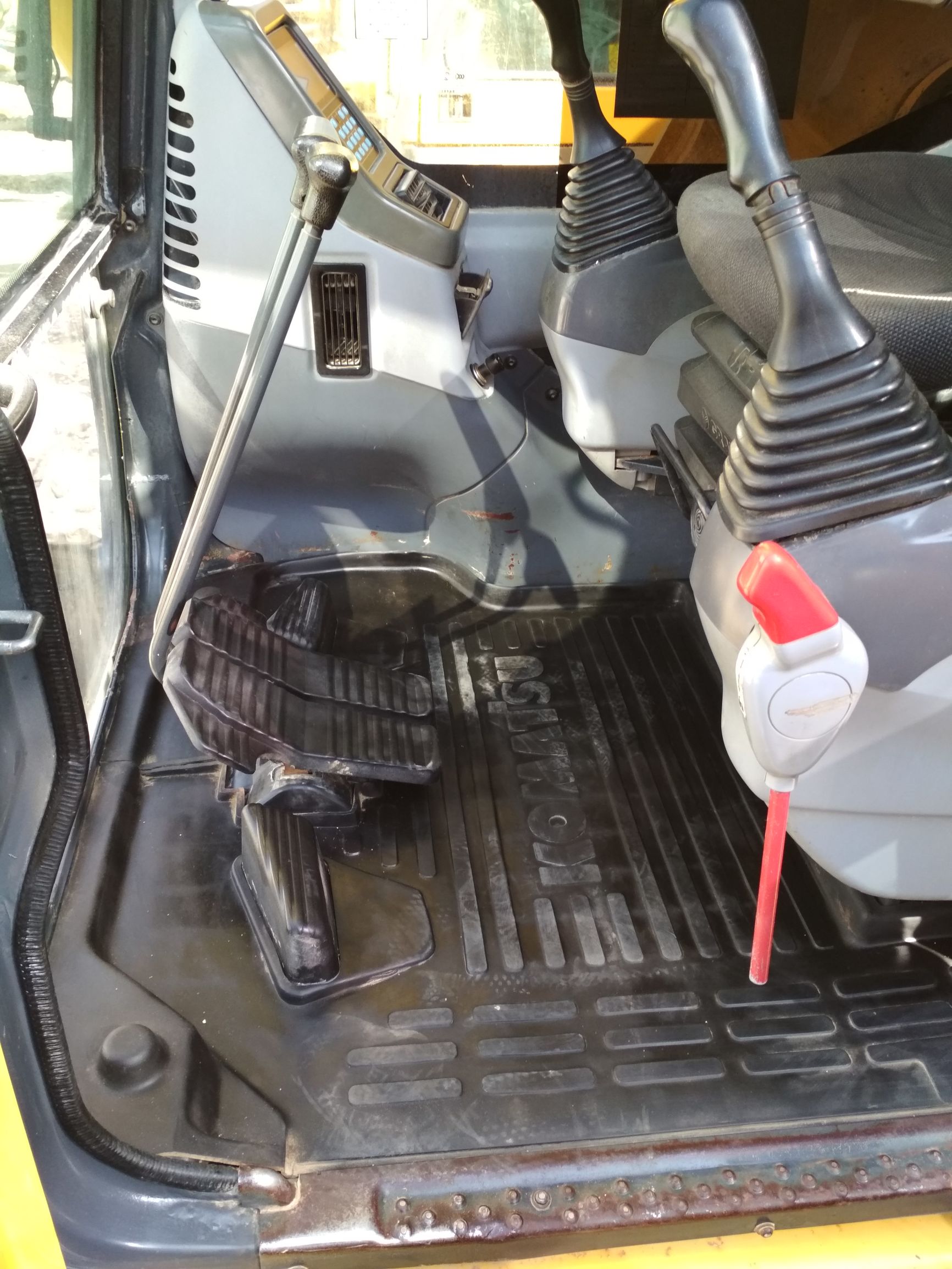 二手挖掘机分析,二手小松110挖掘机