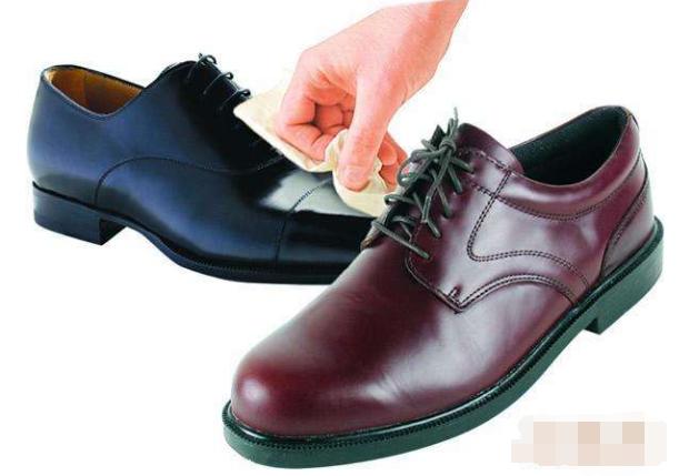 皮鞋怎样保养才光亮如新,擦皮鞋的六个小窍门