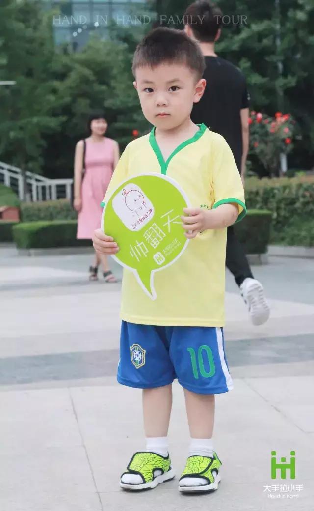 汉口江滩秀,潮童街拍视频